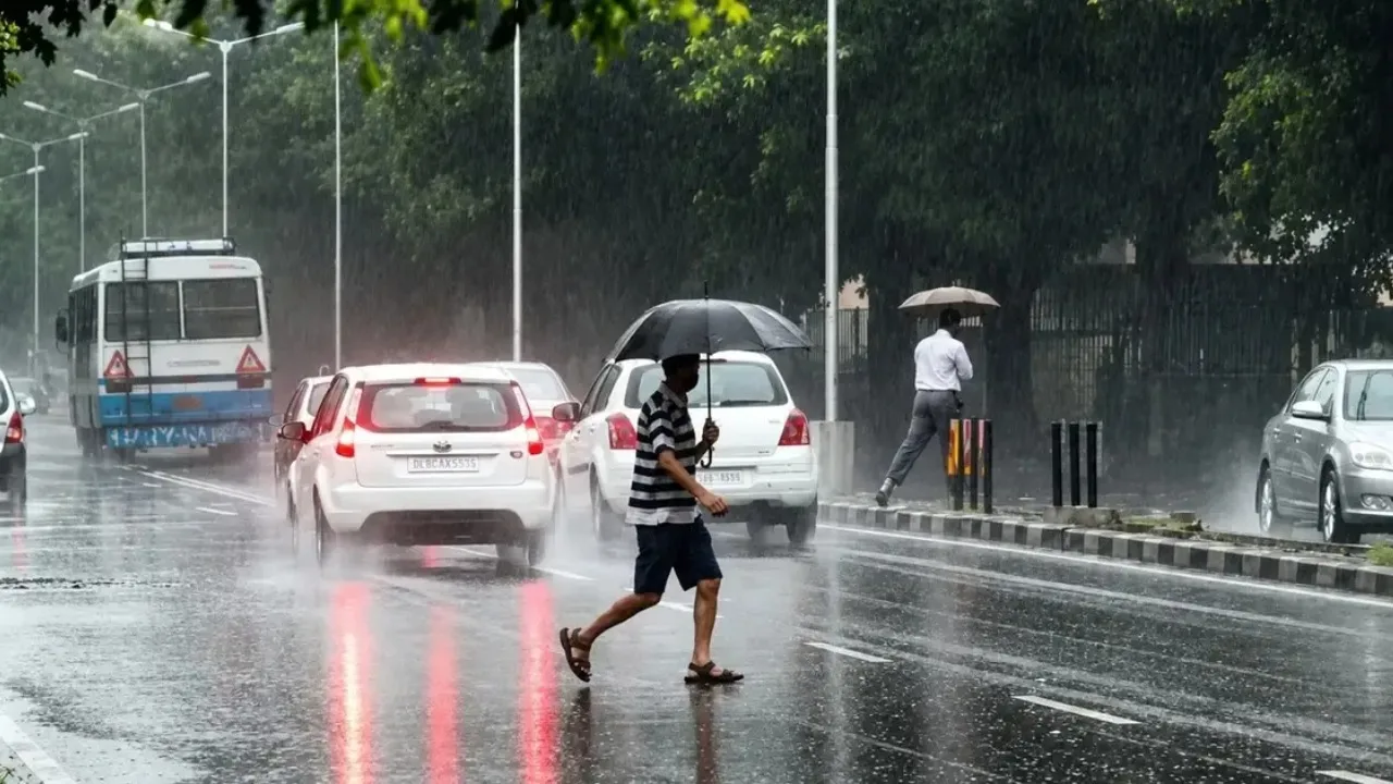 దిల్లీలో కుండపోత వర్షం.. నీట మునిగిన రోడ్లు, భారీ ట్రాఫిక్‌ జామ్‌లు