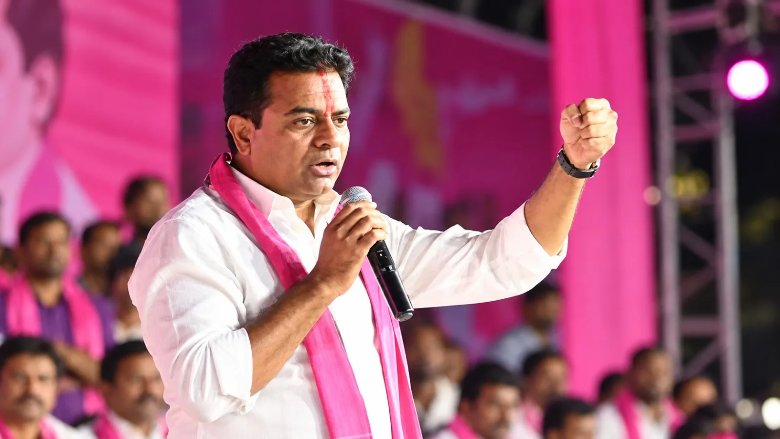 సిరిసిల్ల జేఎన్‌టీయూ ఇంజనీరింగ్ కాలేజీ సమస్యలు వెంటనే పరిష్కరించాలి: కేటీఆర్